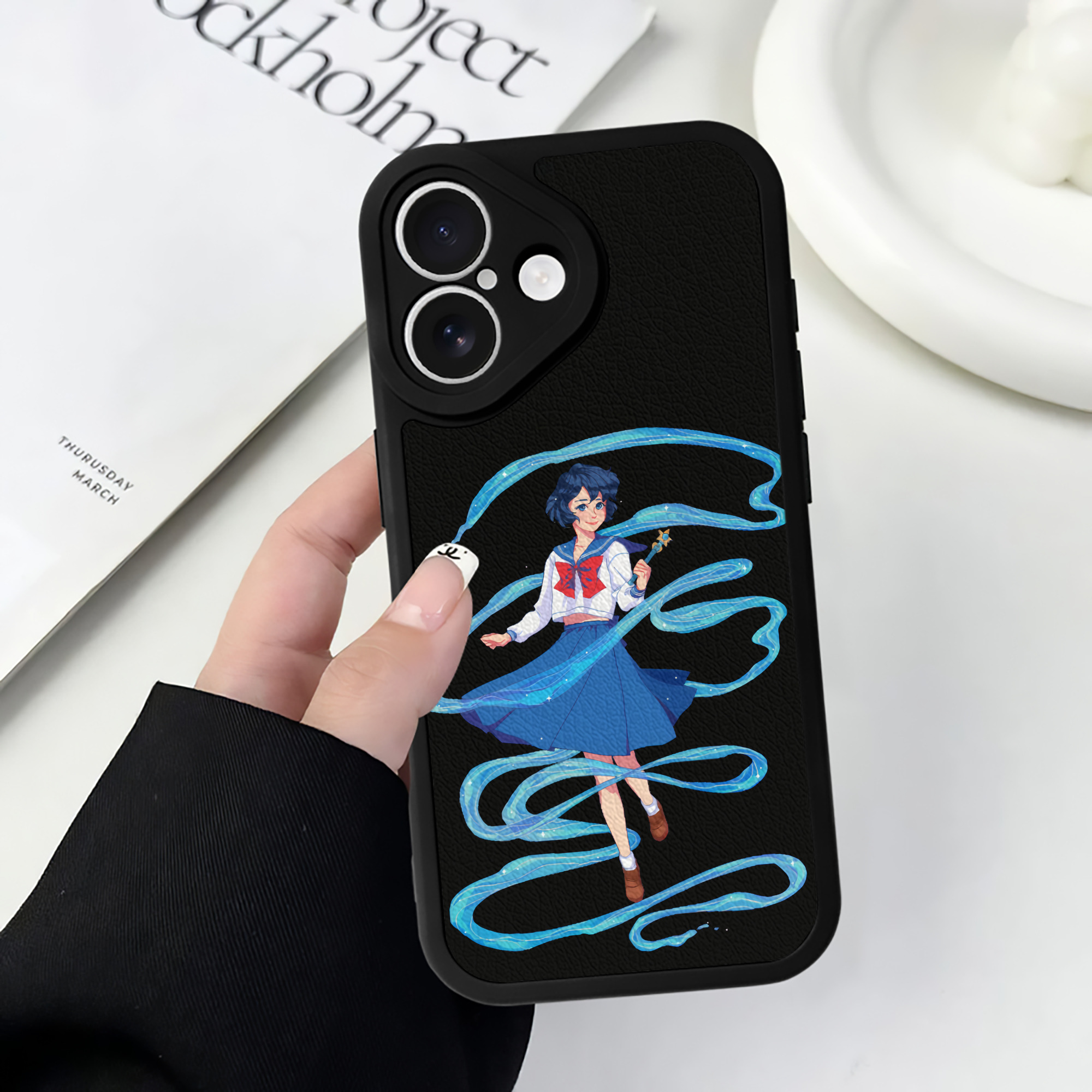 （画像用） 美少女戦士セーラームーン 水野 亜美 みずの あみ Sailor Moon Mizuno Ami 【iPhone 16シリーズ対応】シリコンスマホケース（レザー調） 材質：シリコン